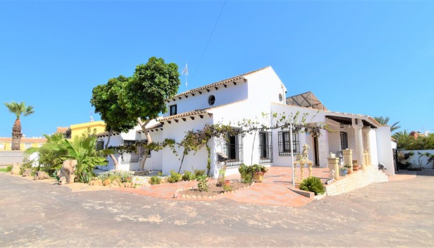 Detached villa - Resale - Orihuela - Villamartin