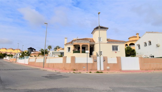 Resale - Detached villa - Orihuela - Villamartin