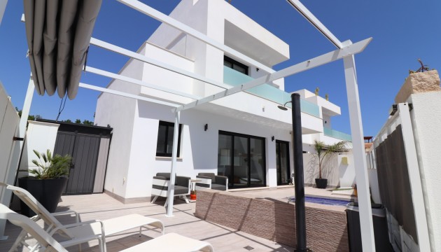 Detached villa - Sale - Los Montesinos - La Herrada