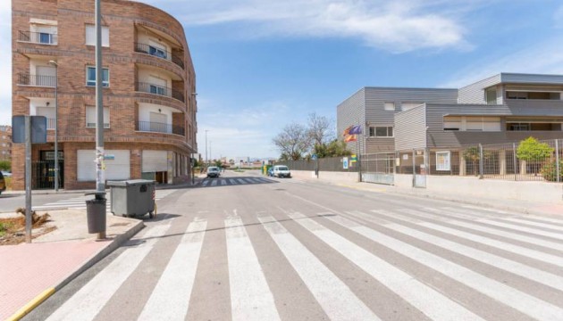 Unité commerciale
 - Revente - Almoradi - Estación bus