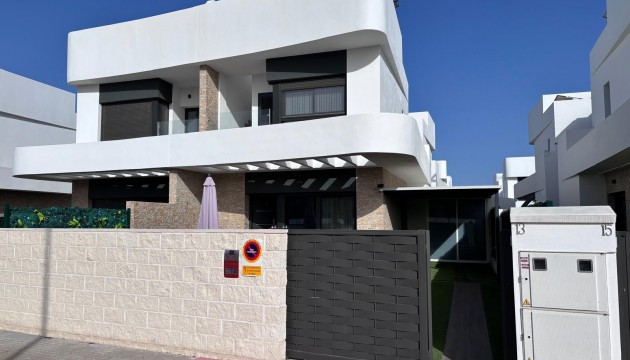 Villas - Sale - Los Montesinos - La Herrada