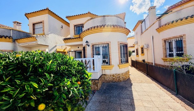 Villas - Sale - Los Montesinos - La Herrada