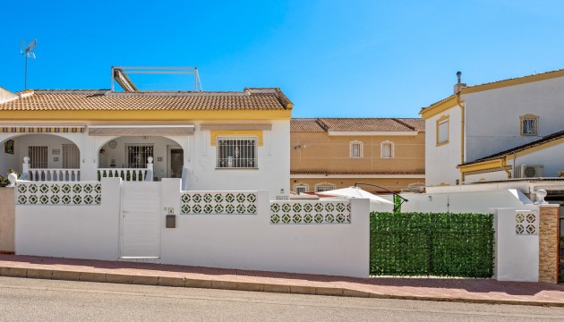 Villas
 - Venta - Benijofar - Monte Azul