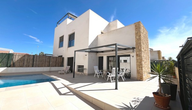 Villen
 - Resale - Ciudad Quesada - Pueblo Bravo