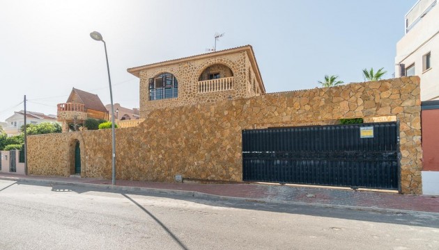 Villen
 - Resale - Torrevieja - Los altos