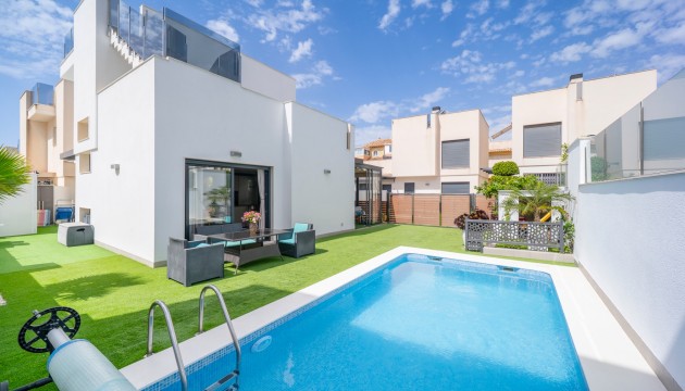 Villen
 - Resale - Torrevieja - Torrevieja