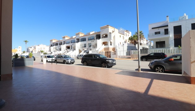 Venta - Comercial - Los Montesinos - Laguna Green