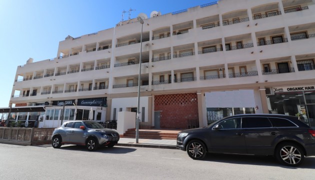 Venta - Comercial - Los Montesinos - Laguna Green