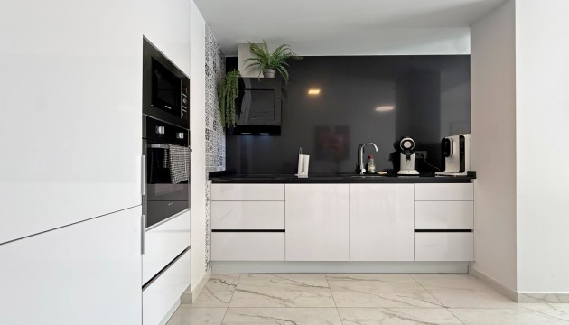 Resale - Wohnung - Los Altos