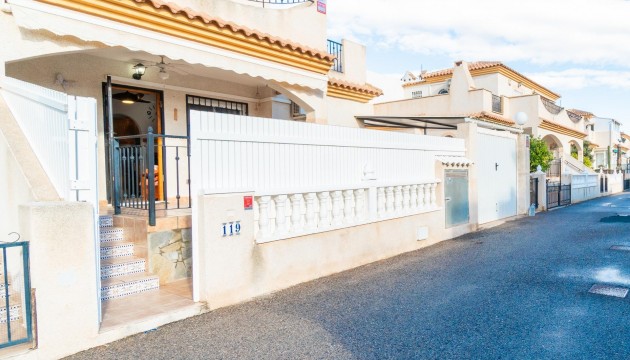 Sale - Chalet - Orihuela - Playa Flamenca