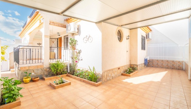 Sale - Chalet - Orihuela - Playa Flamenca