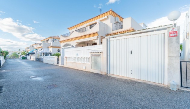 Sale - Chalet - Orihuela - Playa Flamenca