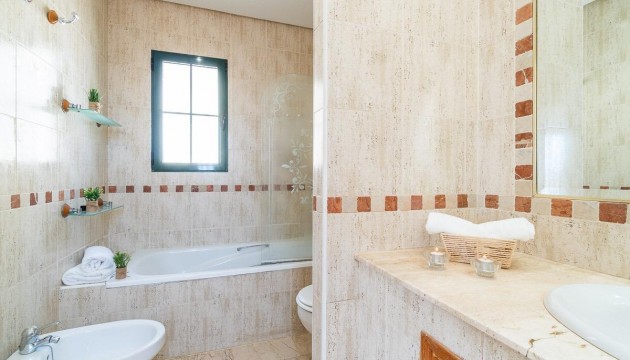 Resale - Villen
 - Villamartin