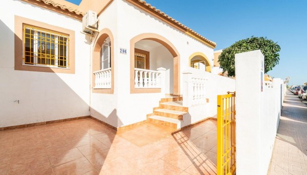 Sale - Villas - Torrevieja - El limonar