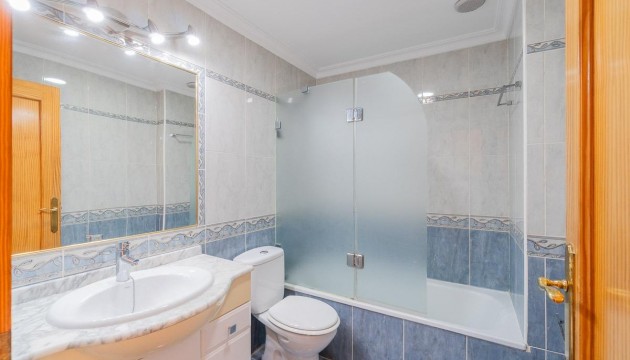 Sale - Apartment - Torrevieja - Centro