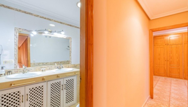 Sale - Apartment - Torrevieja - Centro