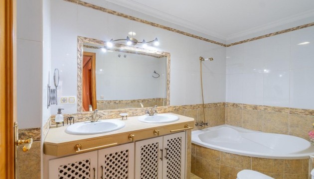 Sale - Apartment - Torrevieja - Centro