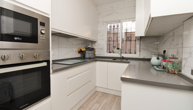 Resale - Villen
 - Playa Flamenca