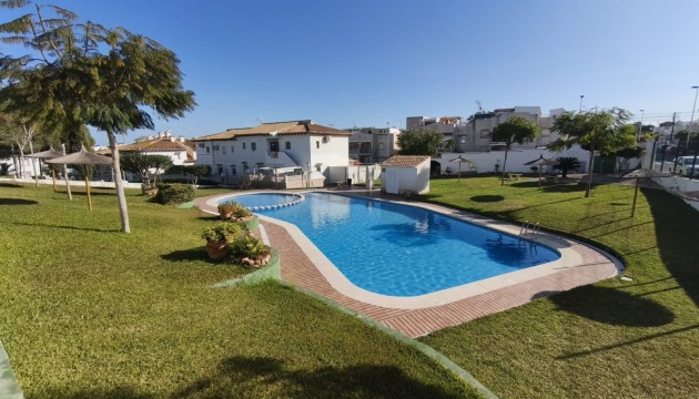 Sale - Townhouse - Torrevieja - Lago jardin