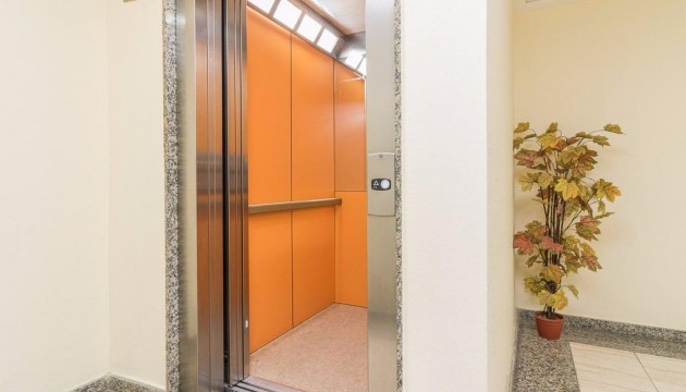 Sale - Apartment - Torrevieja - Centro