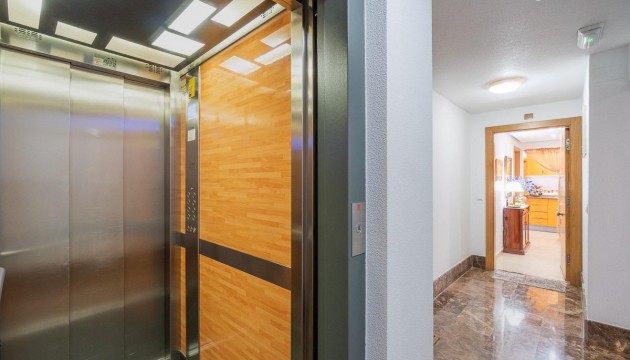 Sale - Apartment - Torrevieja - Centro