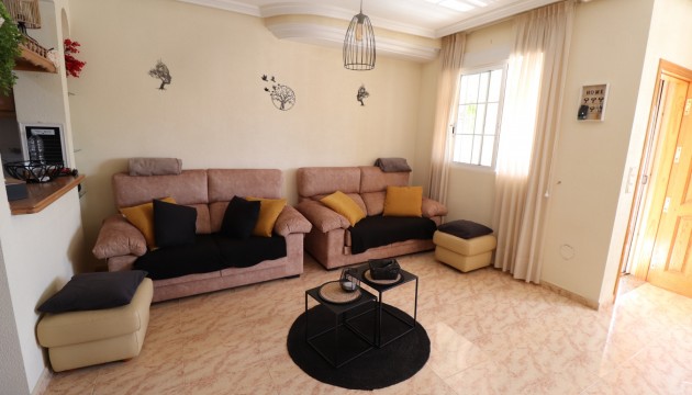 Resale - Townhouse - Las Filipinas