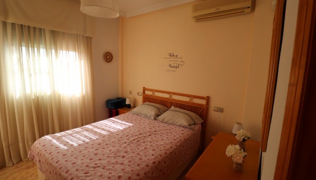 Resale - Townhouse - Las Filipinas