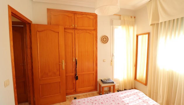 Resale - Townhouse - Las Filipinas