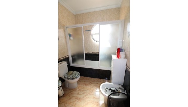 Resale - Townhouse - Las Filipinas