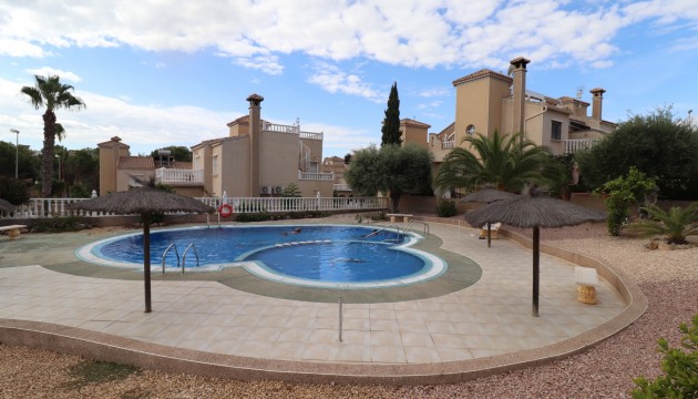 Resale - Townhouse - Las Filipinas