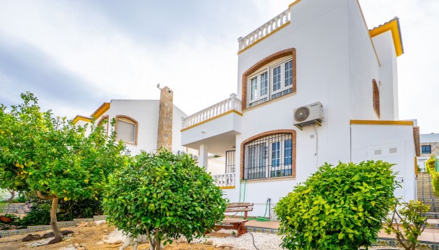 Resale - Villen
 - Villamartin - Villamartín