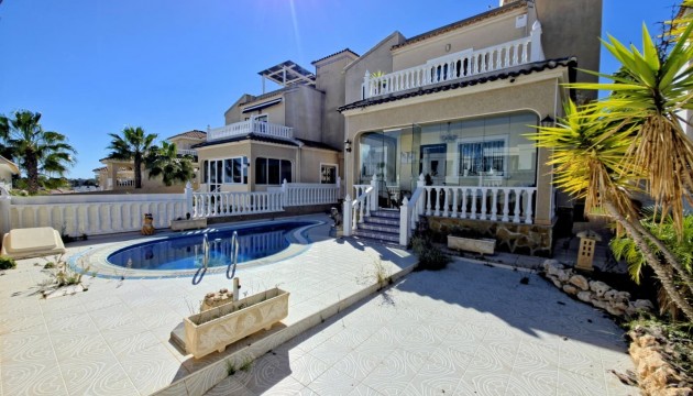 Resale - Villen
 - Las Filipinas