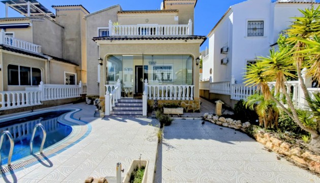 Resale - Villen
 - Las Filipinas