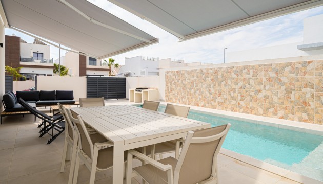 Resale - Villen
 - Daya Nueva