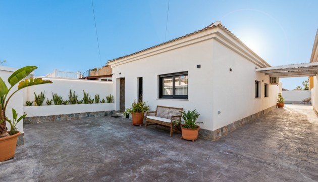 Sale - Villas - Torrevieja - El chaparral