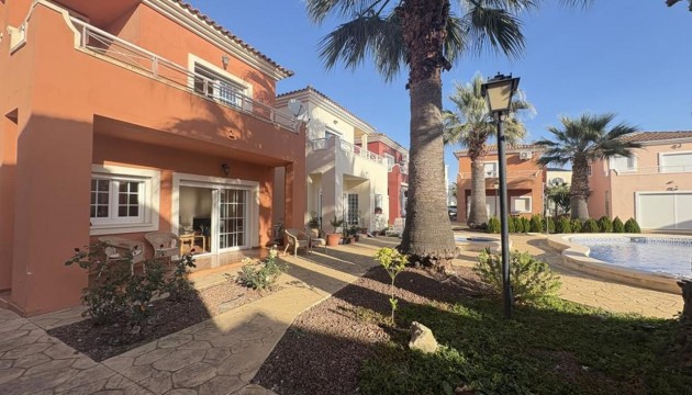 Resale - Villen
 - Altaona Golf and Country Village