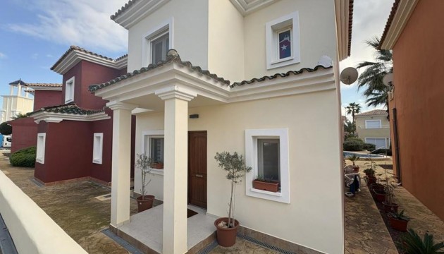 Resale - Villen
 - Altaona Golf and Country Village