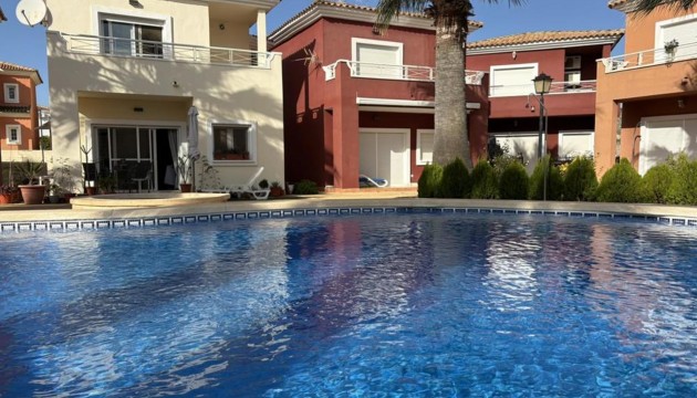 Resale - Villen
 - Altaona Golf and Country Village