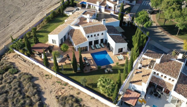 Resale - Villen
 - El Valle Golf Resort