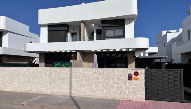Sale - Villas - Los Montesinos - La Herrada