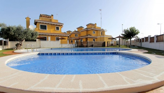 Sale - Semi - Detached Villa - Ciudad Quesada
