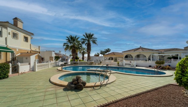 Sale - Villas - Urbanización Monteazul