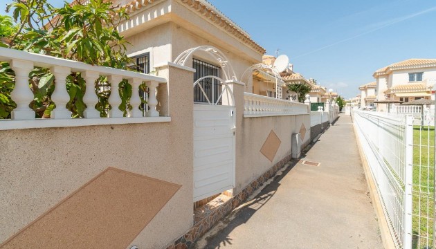 Sale - Chalet - Orihuela - Playa Flamenca