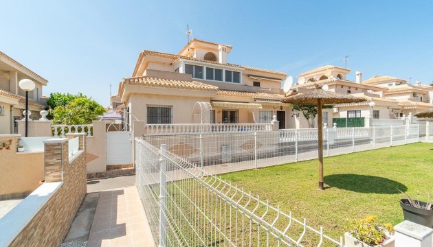 Sale - Chalet - Orihuela - Playa Flamenca