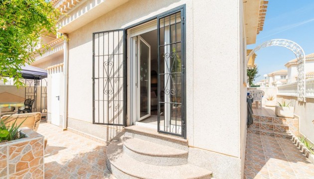 Sale - Chalet - Orihuela - Playa Flamenca