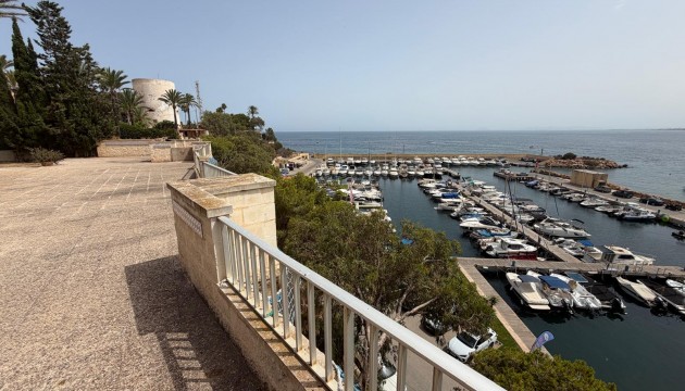 Resale - Villen
 - Cabo Roig - Orihuela Costa
