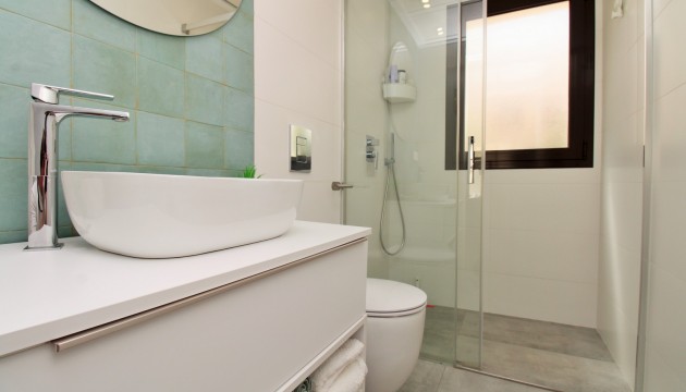 Resale - Villen
 - Villamartin - Villamartín