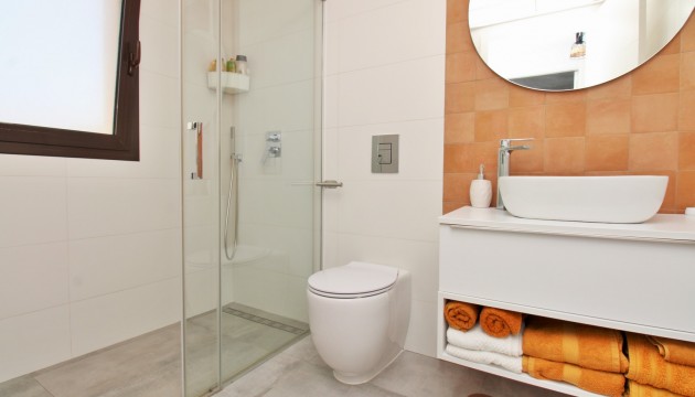 Resale - Villen
 - Villamartin - Villamartín