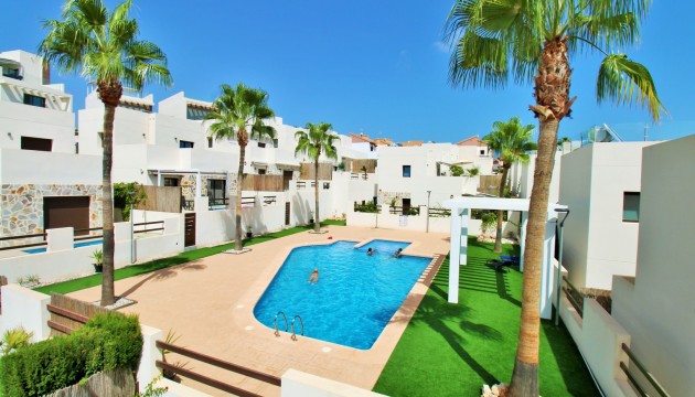 Resale - Villen
 - Villamartin - Villamartín