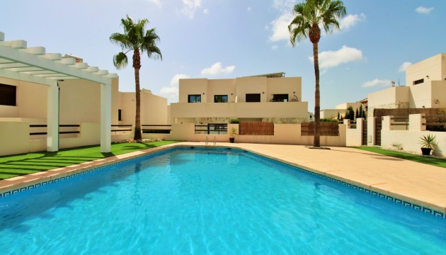 Resale - Villen
 - Villamartin - Villamartín